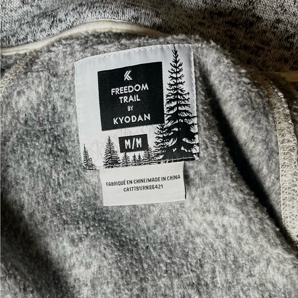 WARM, LONG LINE, HEATHER GRAY ZIP UP JACKET WITH DETACHABLE HOOD. SIZE MEDIUM - Picture 13 of 14